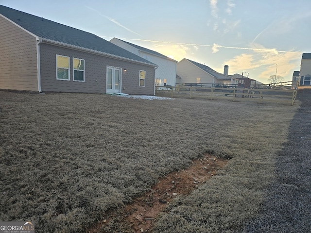 view of yard at dusk