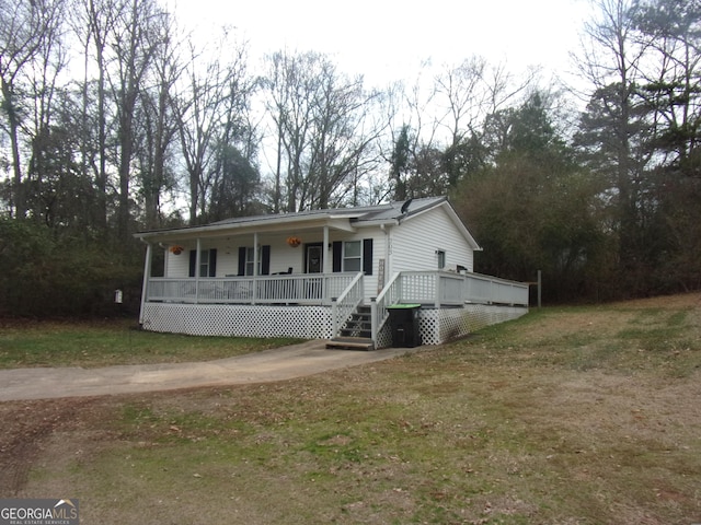 view of front of home with a front lawn and covered porch