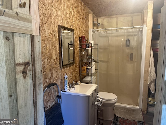 bathroom with a shower with curtain, vanity, and toilet