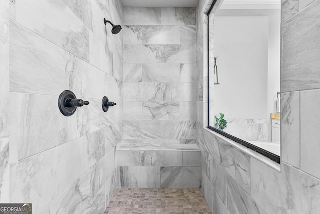 bathroom featuring tiled shower