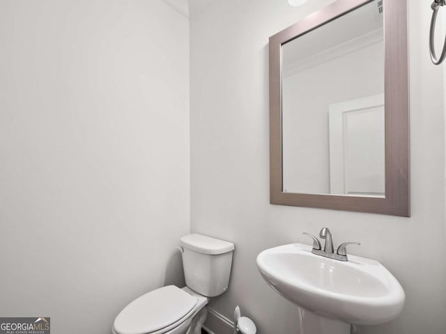 bathroom featuring toilet and sink