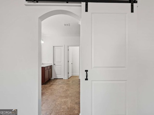 corridor featuring a barn door