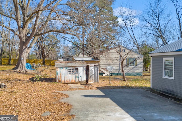 view of yard featuring a shed and a patio area