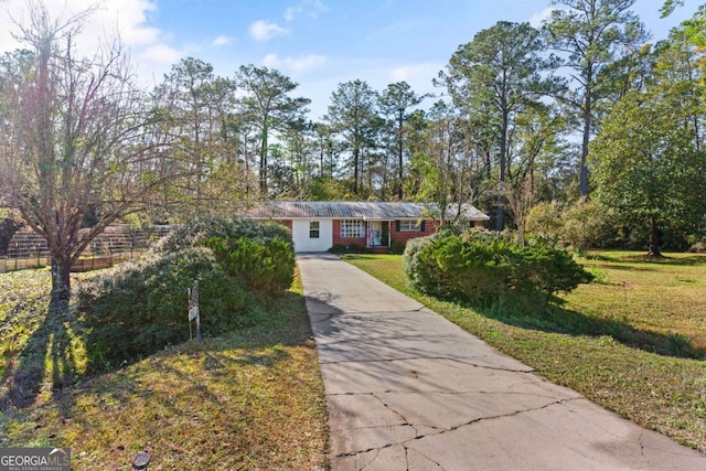 ranch-style home featuring a front yard