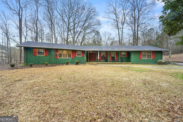 ranch-style house featuring a front lawn