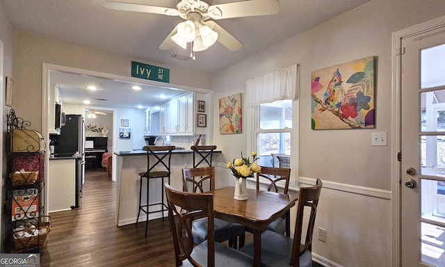 dining room with dark wood-type flooring and ceiling fan