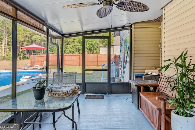 sunroom / solarium featuring ceiling fan