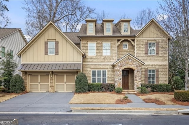 view of front of house featuring a garage