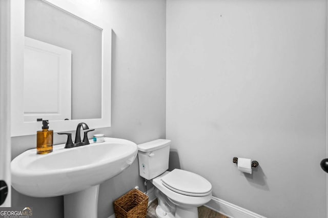 bathroom featuring sink and toilet