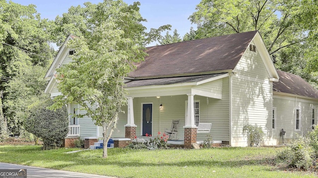 view of front of house featuring a front lawn and covered porch