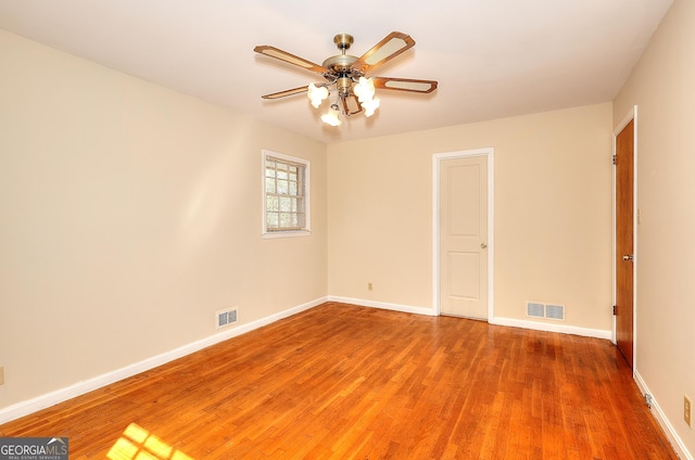 unfurnished room with wood-type flooring and ceiling fan