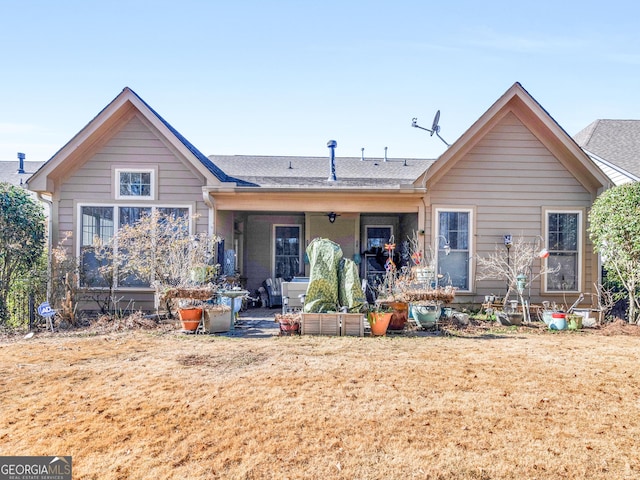 view of front of house featuring a front yard