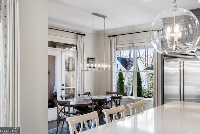 dining room featuring crown molding and an inviting chandelier