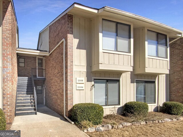 2064 Powers Ferry Trce SE, Marietta, GA 30067 - view of building exterior with stairway
