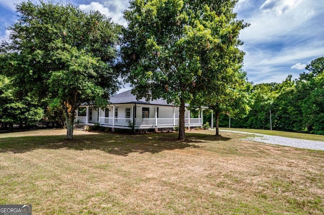 view of front of property featuring covered porch and a front lawn