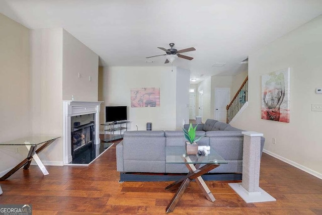 living room with dark wood-type flooring and ceiling fan