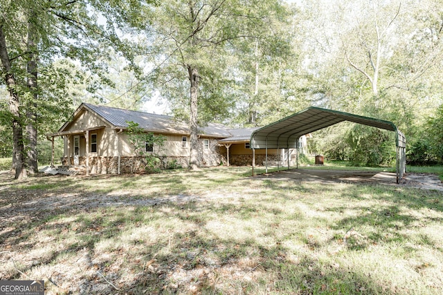 view of yard with a carport