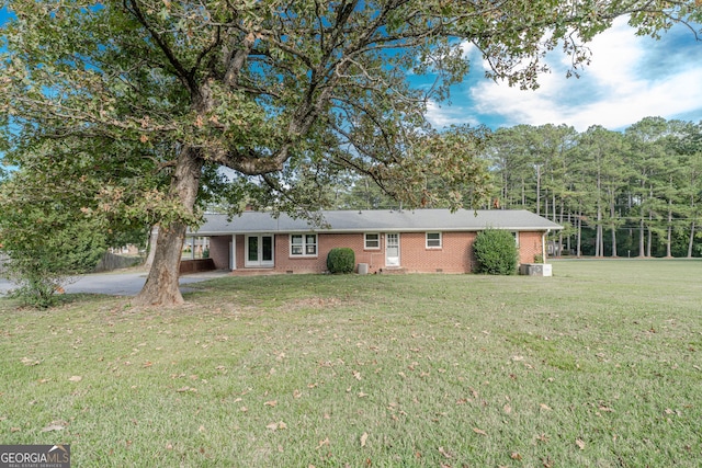 single story home featuring a front yard