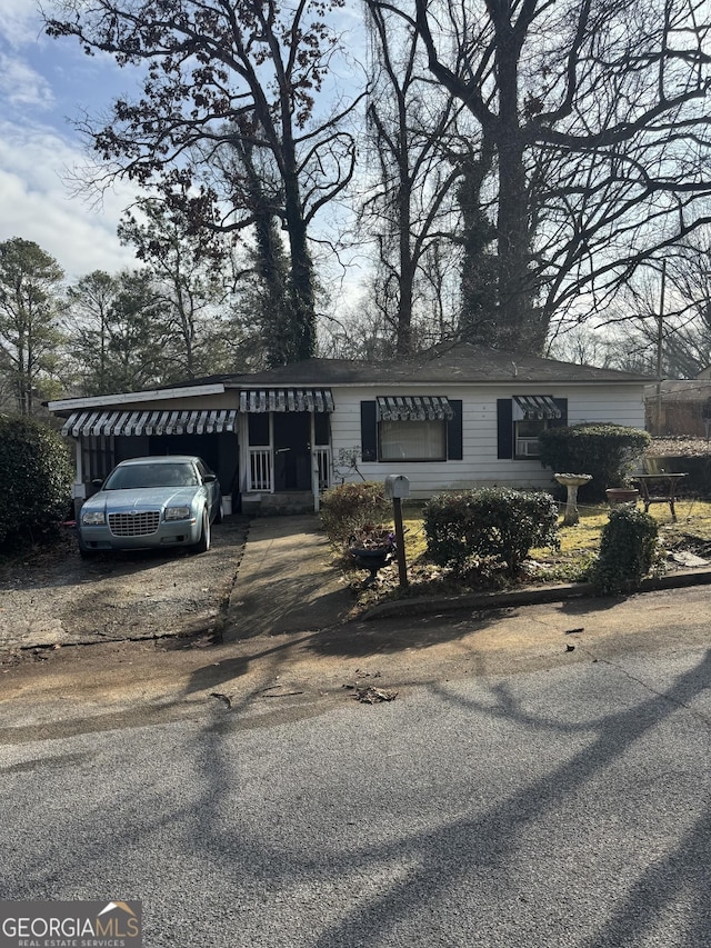 view of front of property