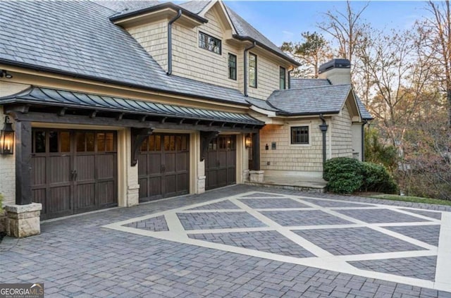 view of front facade with a garage