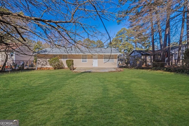 view of yard featuring a patio