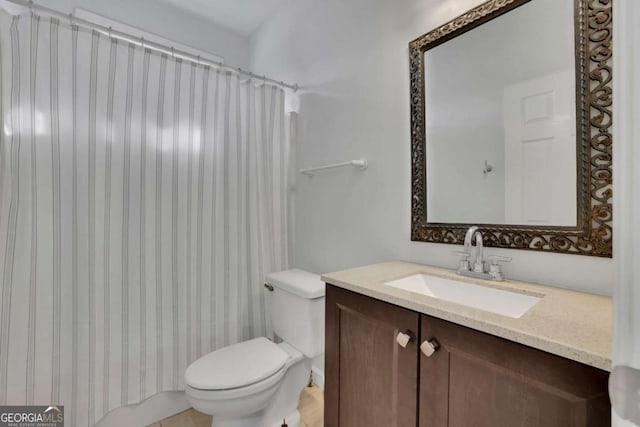 bathroom featuring a shower with curtain, vanity, and toilet