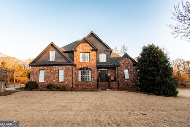 view of front of home featuring a front yard