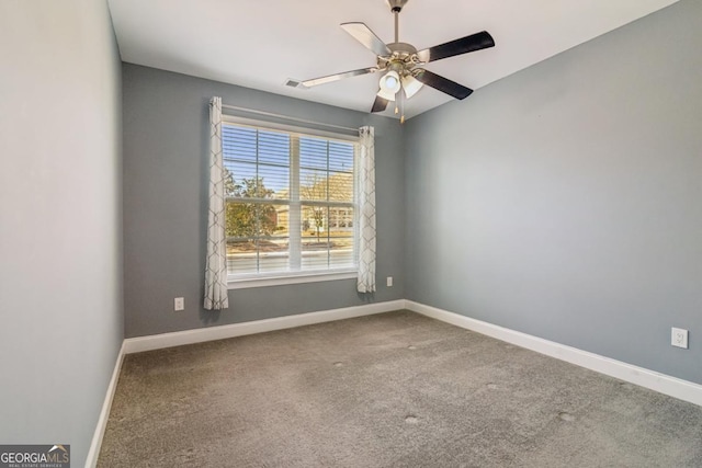 carpeted empty room featuring ceiling fan