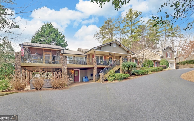 view of front facade featuring ceiling fan, a garage, and a sunroom