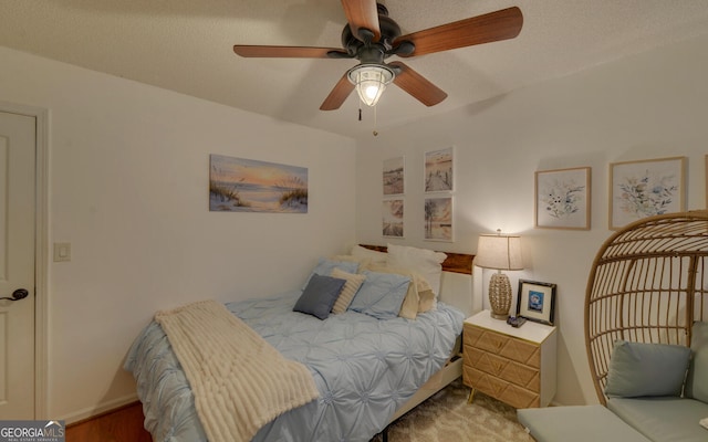 bedroom with ceiling fan