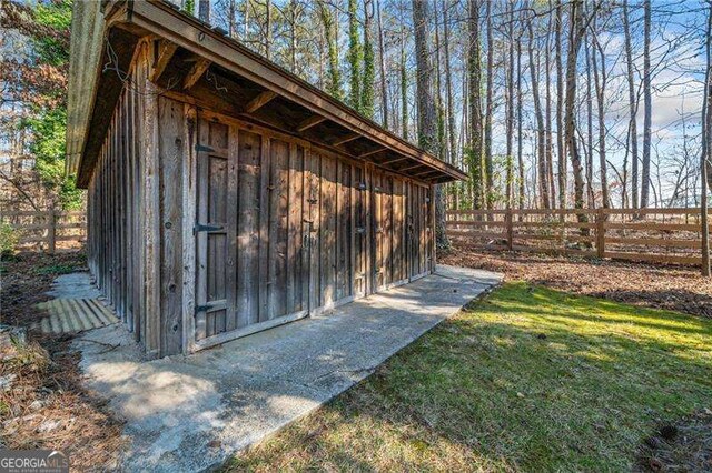 view of outdoor structure with a yard