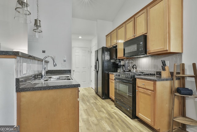 kitchen with sink, light hardwood / wood-style flooring, backsplash, black appliances, and decorative light fixtures