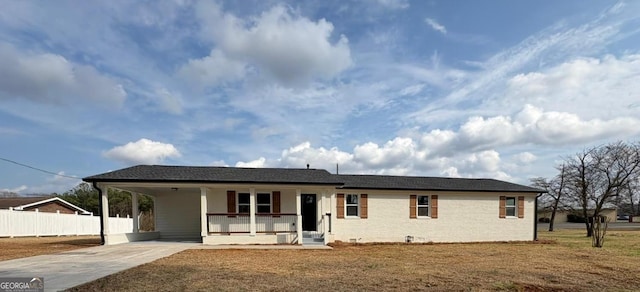 view of front of property with a front yard, a carport, and a porch