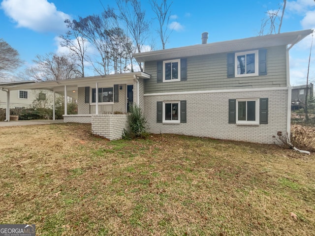 split level home with a front lawn