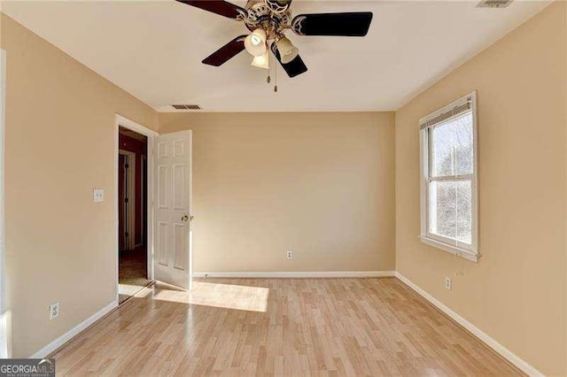 unfurnished room featuring light hardwood / wood-style flooring and ceiling fan