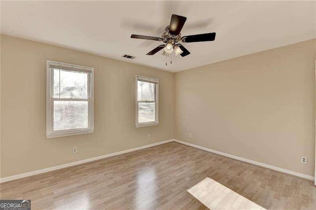 empty room featuring light hardwood / wood-style floors and ceiling fan