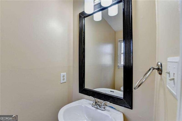 bathroom featuring sink