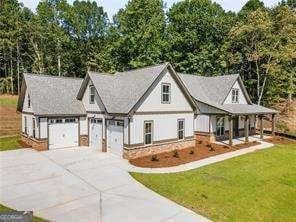 view of front of home featuring a garage and a front lawn