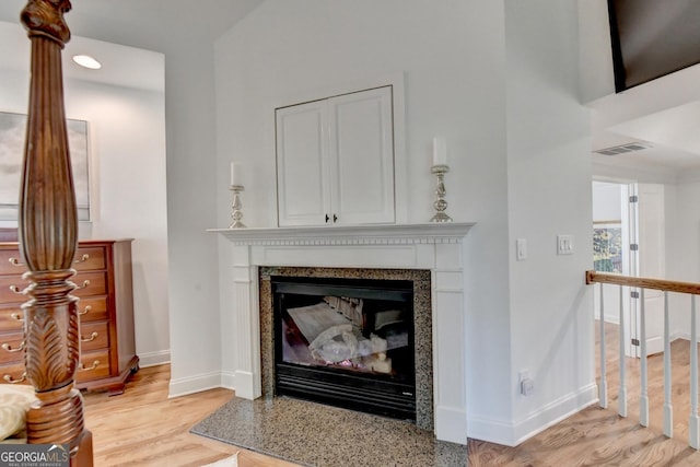 interior details with hardwood / wood-style floors