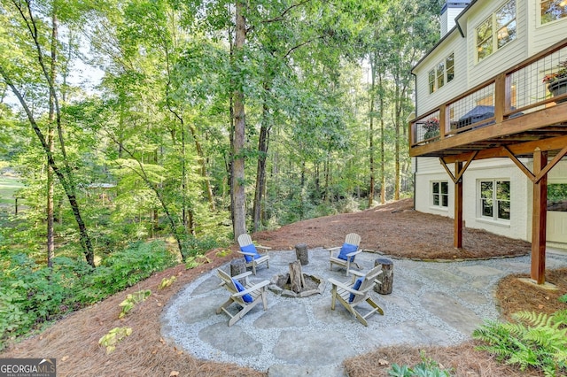 view of patio featuring an outdoor fire pit