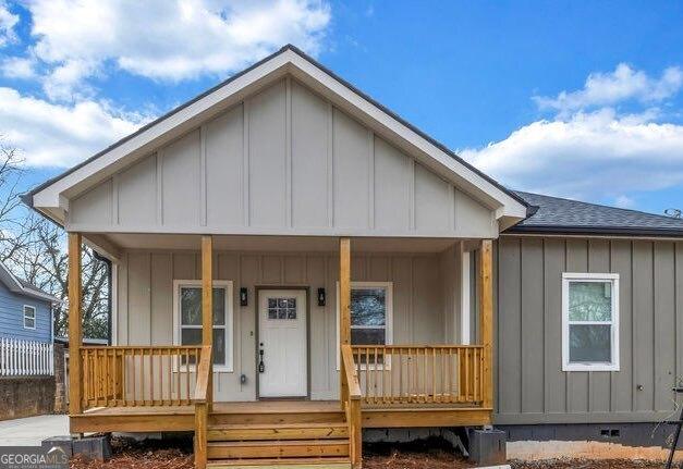 view of front of house with a porch