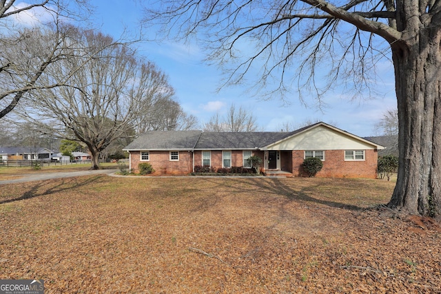 ranch-style house featuring a front lawn