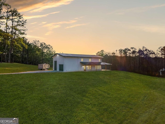 view of yard at dusk