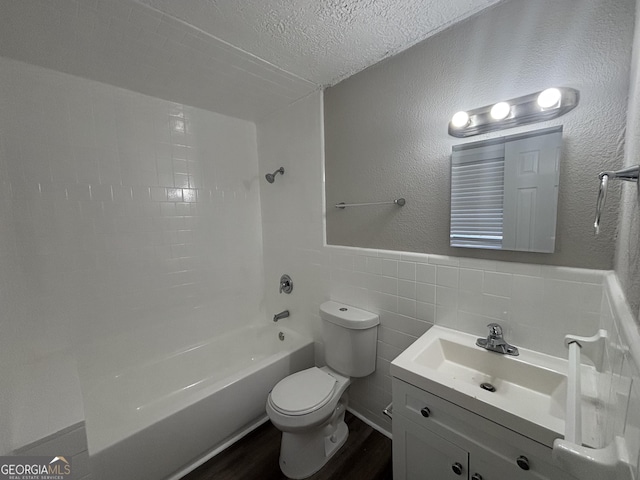 spare room featuring dark wood-type flooring and a textured ceiling