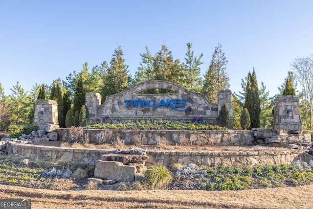 view of community / neighborhood sign