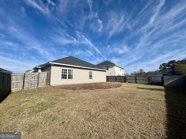 back of house featuring a lawn