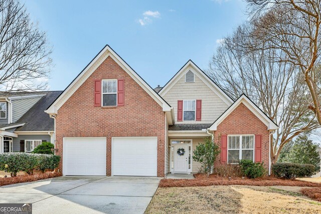 view of front property featuring a garage