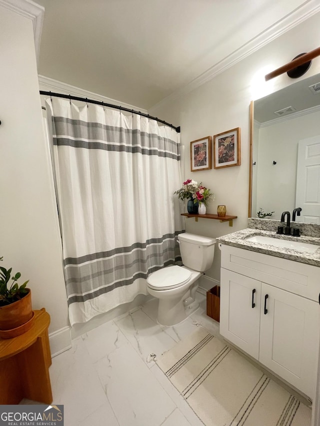 bathroom with crown molding, a shower with shower curtain, vanity, and toilet