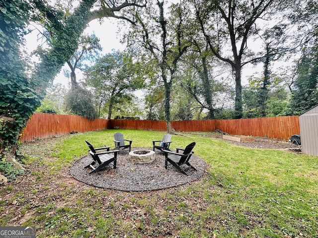 view of yard featuring an outdoor fire pit