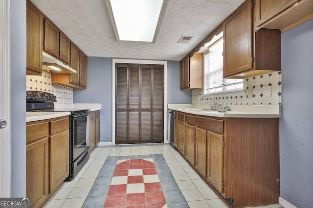 kitchen featuring sink, black electric range, a textured ceiling, dishwasher, and backsplash